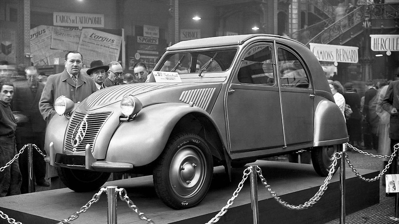 Illustration for article titled 2 Horses 70 Years: Citroƫn 2CV Spot